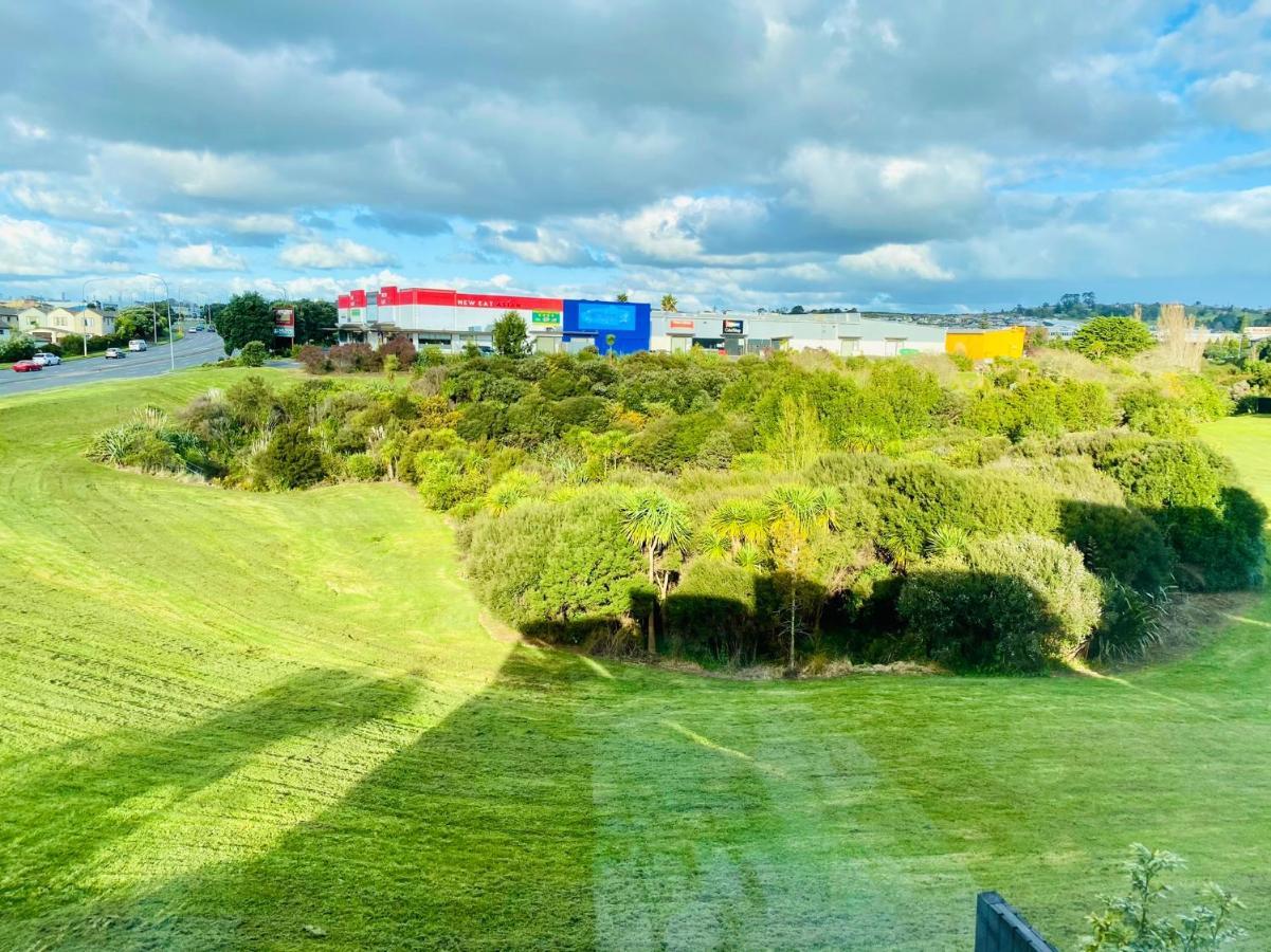 Stunning Townhouse - Walking To Botany Shopping Center Apartment Auckland Exterior photo